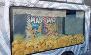 Sacs à chips sculptés en résine et fibre de verre renforcés d'une structure en fer antirouille.