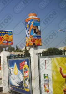 La sculpture de canette de jus Danao est faite de résine et de fibre de verre renforcée avec un corps en fer résistant à la rouille