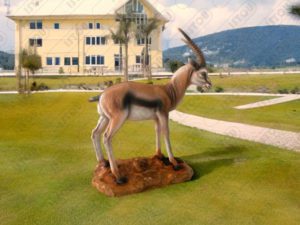 Sculpture Gazelle en résine et de fibre de verre