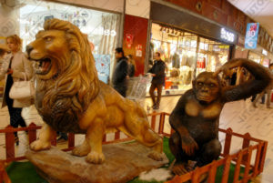 Sculpture de lion en résine et de fibre de verre
