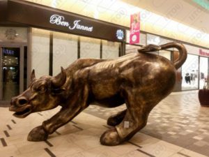 Sculpture Taureau en résine et de fibre de verre