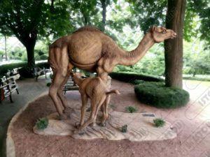 Sculpture chameau en résine et de fibre de verre
