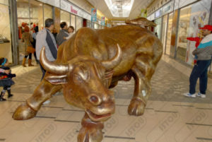 Sculpture Taureau en résine et de fibre de verre