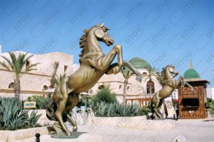 Sculpture gros cheval en résine et de fibre de verre