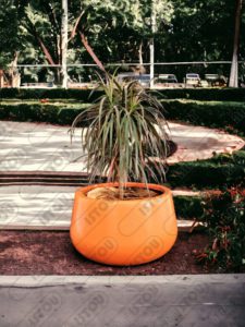 Sculpture Pot en résine et fibre de verre renforcée d'une structure métallique