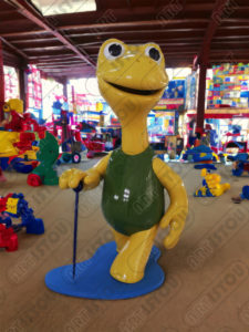 Mascotte tortue est faite de résine et de fibre de verre