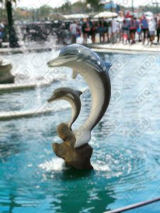 Sculpture dauphin en résine et fibre de verre renforcée d'une structure métallique