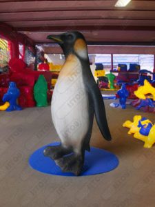 Sculpture Pingouin en résine et de fibre de verre