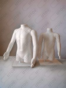 Une sculpture Buste jeune, réalisée en résine et fibre de verre