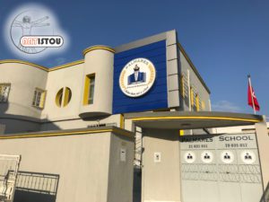 Les lettrages en polystyrène offrent une grande modularité par artistou