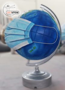 Monument Globe terrestre sculpture décoration résine par artistou