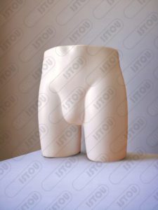 Une sculpture Mannequin Demi-corps, réalisée en résine et fibre de verre