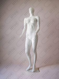 Une sculpture Mannequin femme, réalisée en résine et fibre de verre