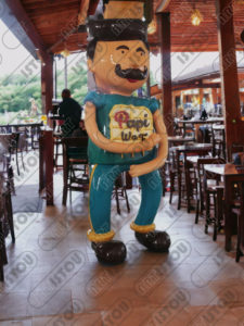 Mascotte papi est faite de résine et de fibre de verre