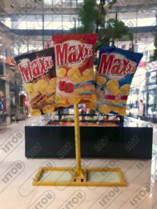 Sacs à chips sculptés en résine et fibre de verre renforcés d'une structure en fer antirouille.