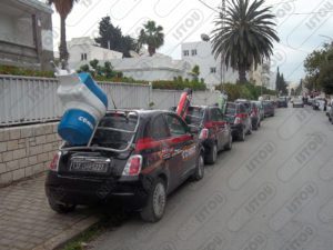 Les outils et outils insecticides sont sculptés à partir de résine et de fibre de verre renforcées par un cadre en métal.