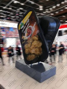 Sculpture décorative et publicitaire pour mazraa réalisée en résine et fibre de verre et renforcée d'une structure en fer antirouille.