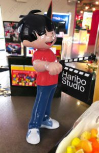 La sculpture du hariboy est faite de résine et de fibre de verre