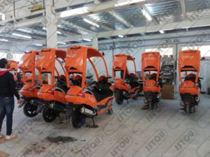 Carrosseries de motos reconstruites en résine et fibre de verre renforcées par un cadre métallique