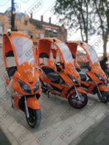 Carrosseries de motos reconstruites en résine et fibre de verre renforcées par un cadre métallique