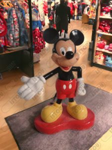 mascotte mickey est faite de résine et de fibre de verre