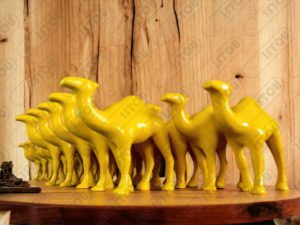 sculpture chameaux est faite de résine et de fibre de verre