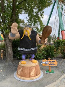 La sculpture Odin est faite de résine et de fibre de verre