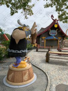 La sculpture Odin est faite de résine et de fibre de verre