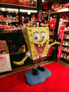 mascotte spongebob est faite de résine et de fibre de verre