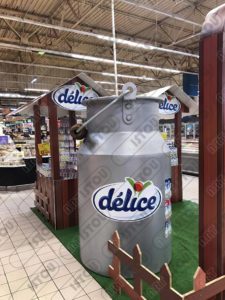 Un stand de présentation des produits Delice en résine et fibre de verre