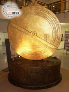 Les sculptures modernes en résine ADM Design sont entièrement réalisées à la main par artistou