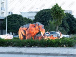 Sculpture d’éléphant, intégrée dans un jardin public pour un effet artistique et naturel.