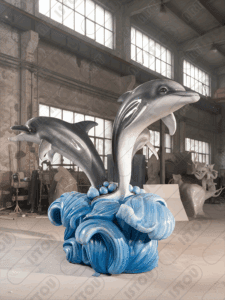 Monument de trois dauphins, sculpture marine décorative et symbolique.