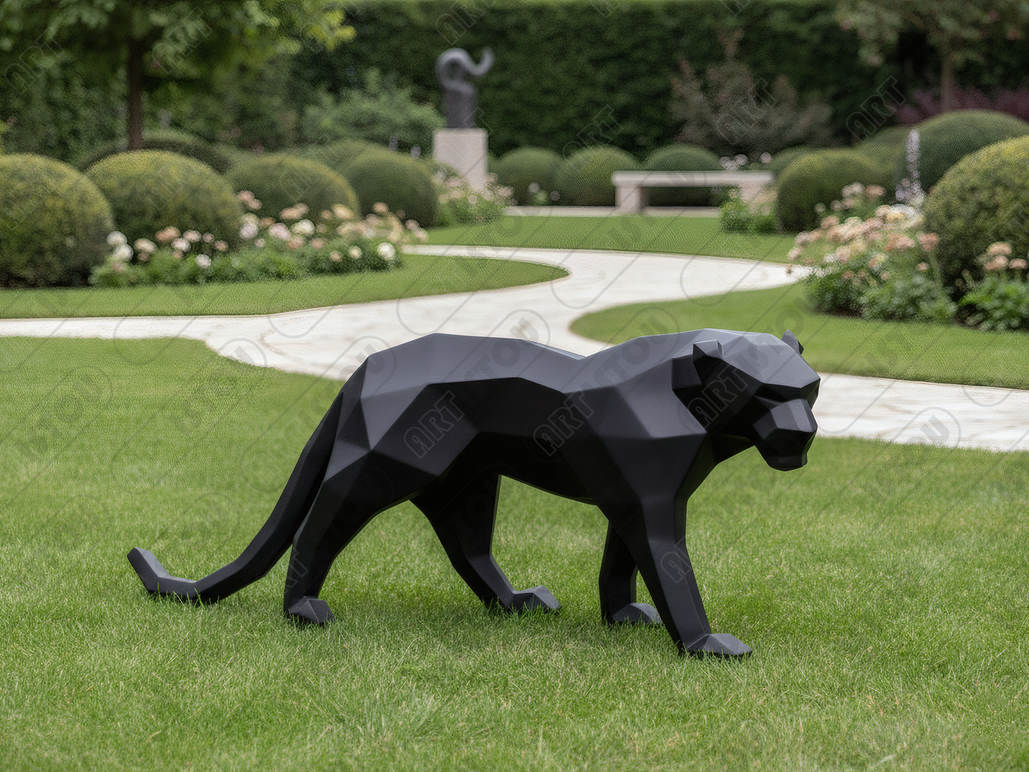 Sculpture décorative représentant une panthère en style origami, au design géométrique moderne.